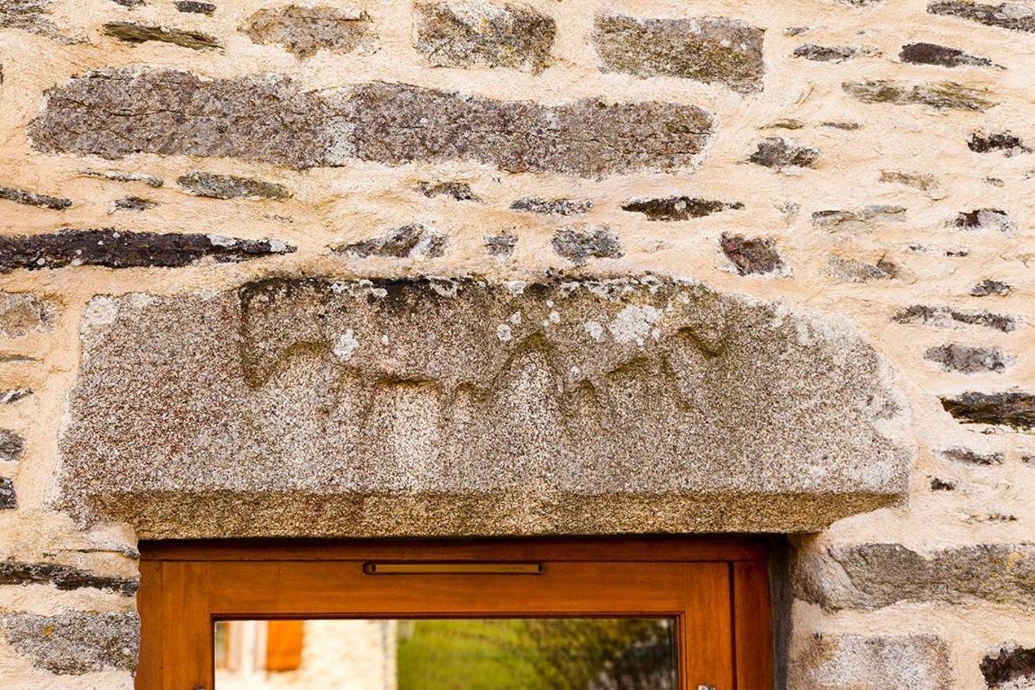 Stone Cottage With Modern Cosy Interior Near To Josselin Perfect Retreat For Writers Or Star Gazers Guégon Buitenkant foto